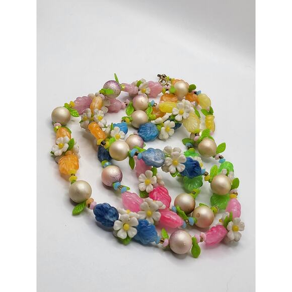 Vintage Floral Bead Necklace 42 in Pastel Lucite Flowers Faux Pearls - Picture 5 of 10